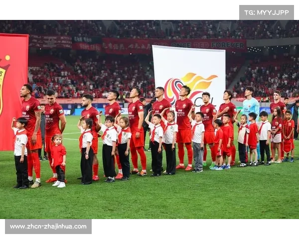 深圳小将刘瑞欣主场作战，父亲担任球童享受比赛